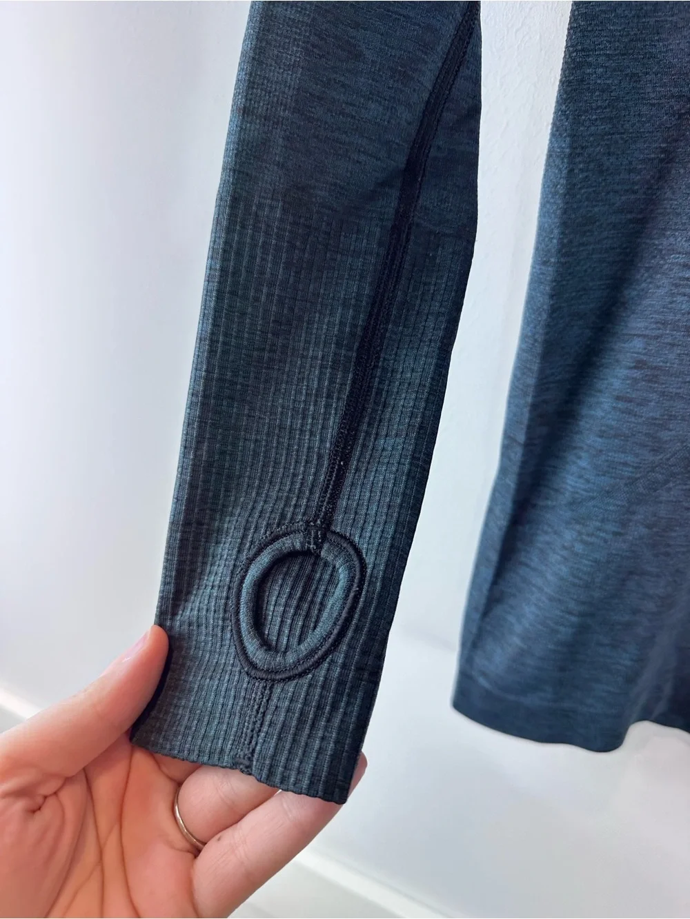 Lululemon Dark Blue Black Swiftly Tech Long Sleeve Athleisure Athletic Shirt 6